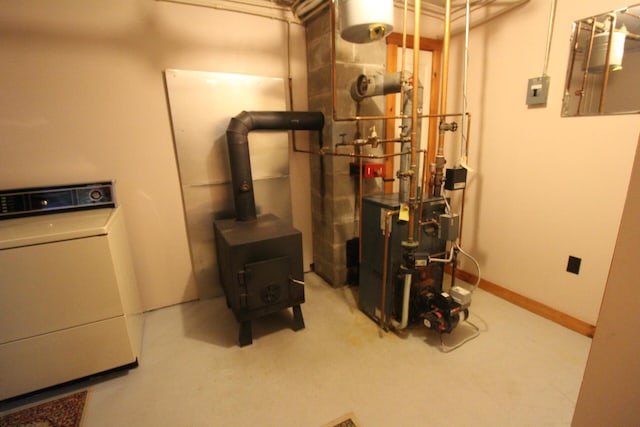 utility room with washer / clothes dryer