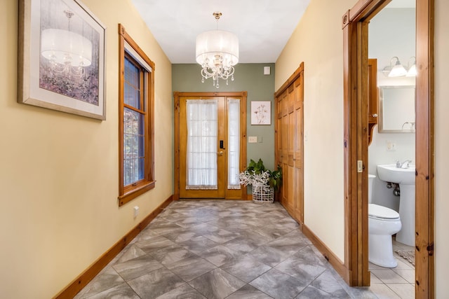 doorway with an inviting chandelier