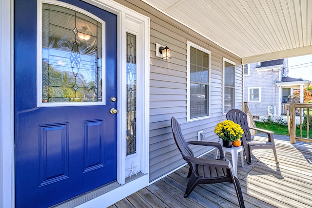 doorway to property with covered porch