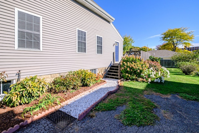 view of side of property featuring a lawn