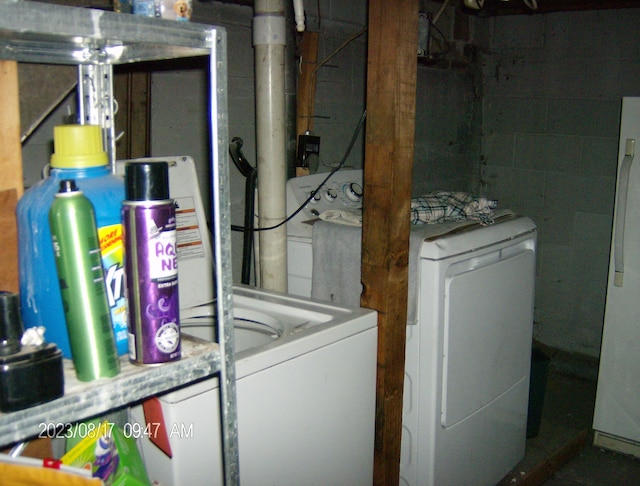 washroom featuring washer and clothes dryer