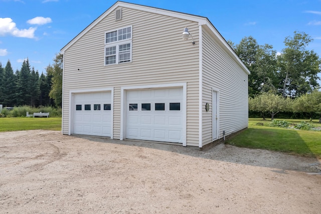 view of side of property featuring a lawn