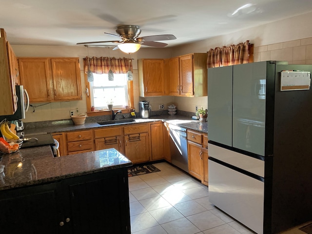 kitchen featuring appliances with stainless steel finishes, sink, kitchen peninsula, ceiling fan, and light tile patterned floors