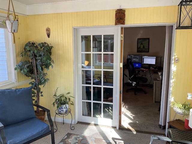 entryway featuring carpet flooring