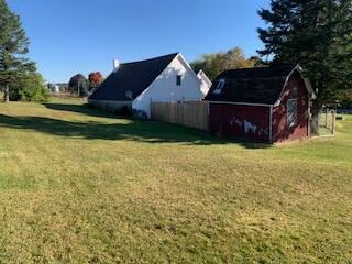 view of yard with a shed