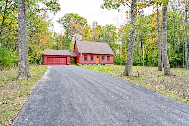 view of front facade featuring a front yard and a garage