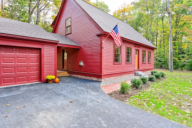 view of front facade featuring a garage and a front lawn