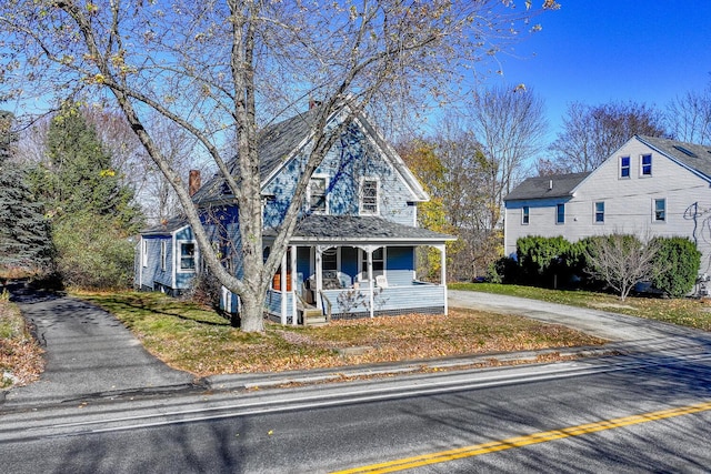 view of front of home with a porch and driveway