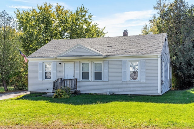 view of front of home featuring a front lawn