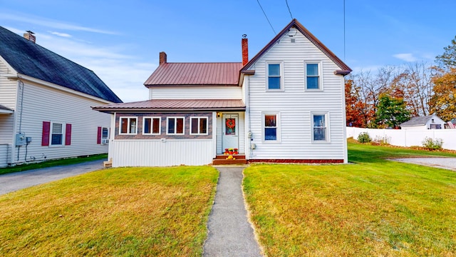 view of front facade with a front yard