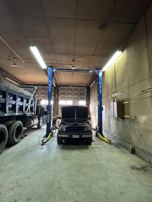 garage with ceiling fan