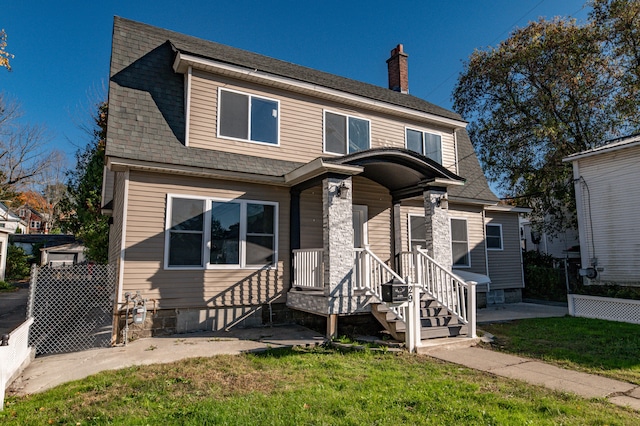 view of front of home with a front lawn