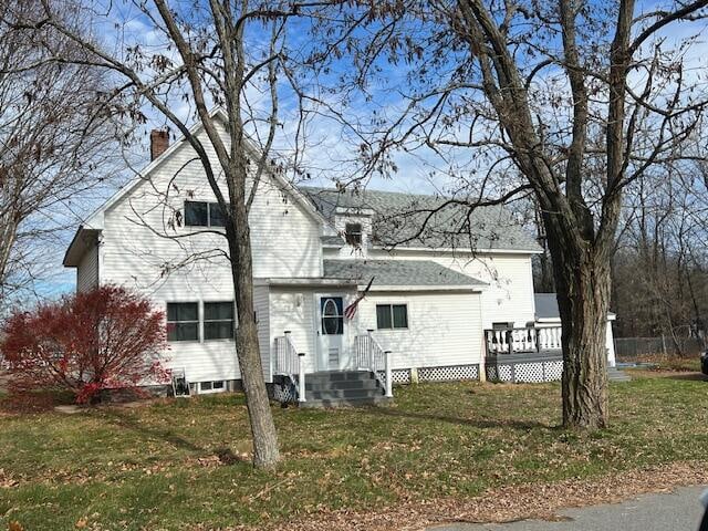 view of front of home with a front lawn