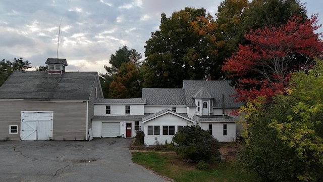 view of front facade with a garage