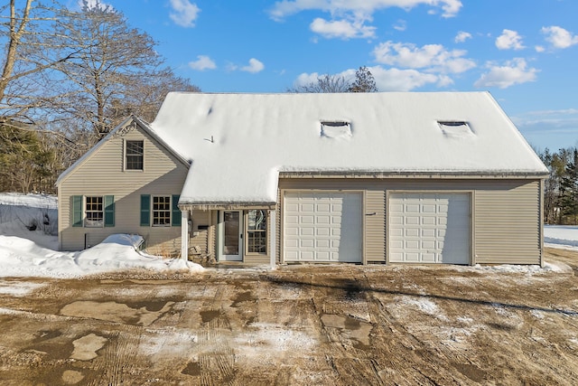 view of front facade featuring a garage