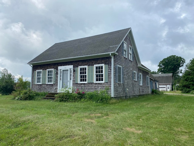 view of front of home featuring a front yard