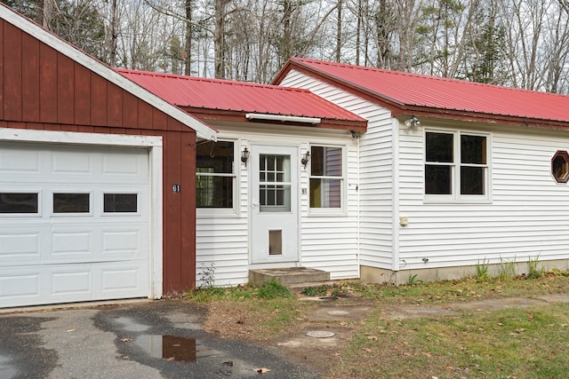 single story home with a garage