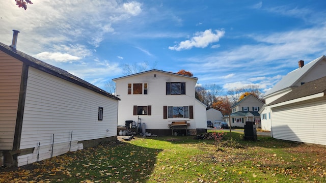 back of house featuring a yard