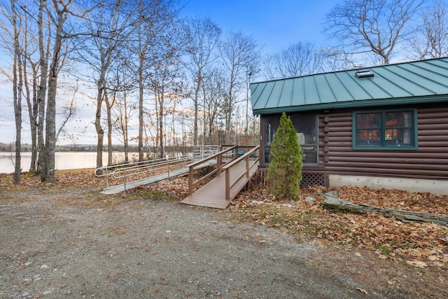 view of yard featuring a water view