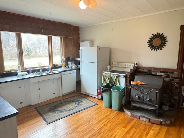 kitchen featuring white cabinets, sink, crown molding, light wood-type flooring, and white appliances