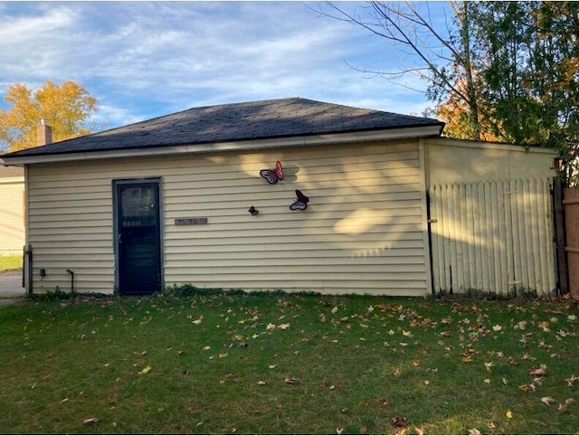 view of outdoor structure featuring a yard