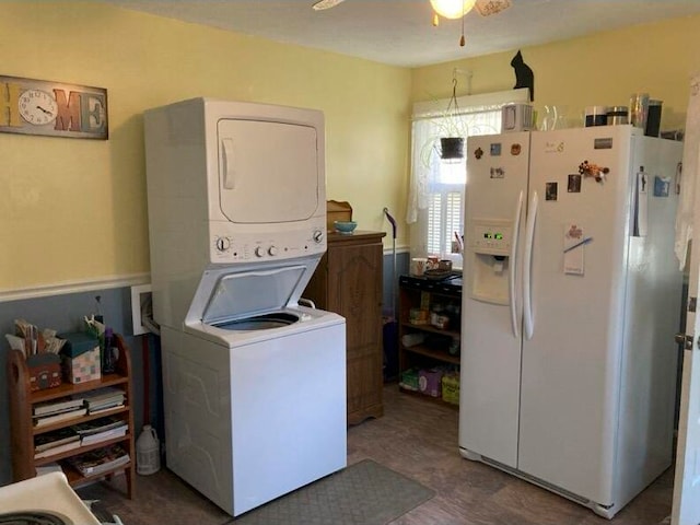 clothes washing area with stacked washer / dryer and ceiling fan