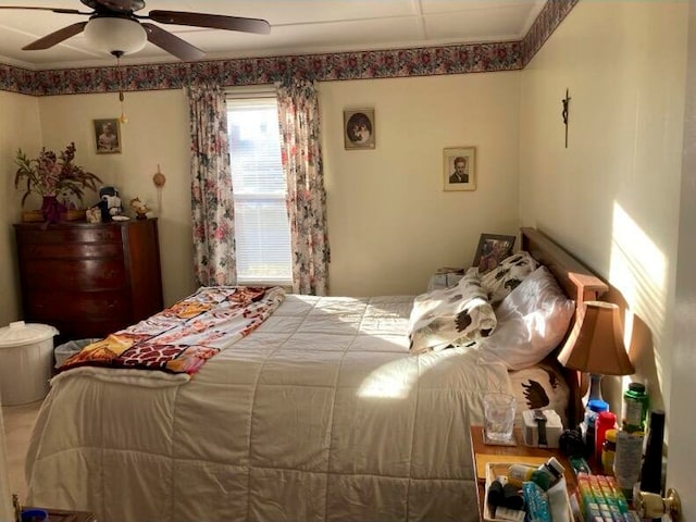 bedroom featuring ceiling fan