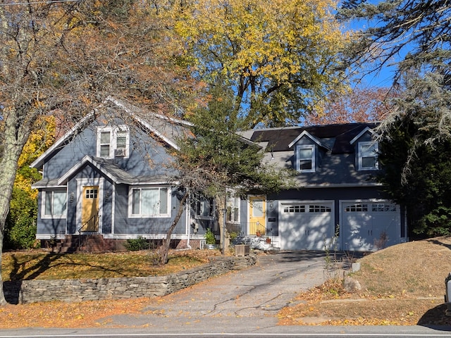 view of front facade featuring a garage