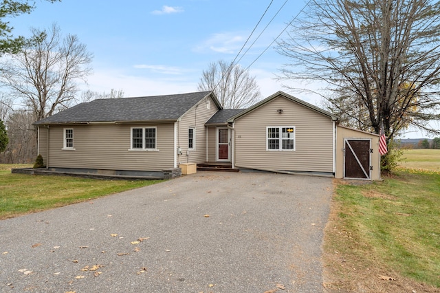 ranch-style home with a front yard