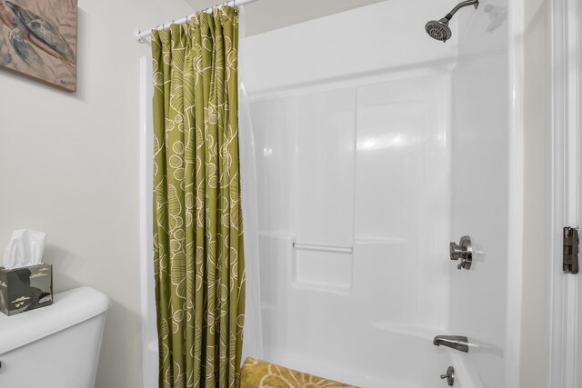 9 Robert Ln, Wells, ME 04090 - full bath with shower / bath combo with shower curtain and toilet