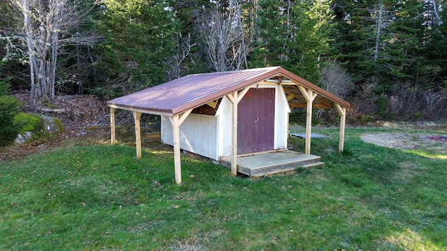 view of outdoor structure featuring a yard