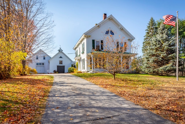 view of front of property with a front lawn