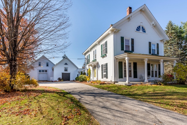 view of front of property featuring a porch and a front lawn