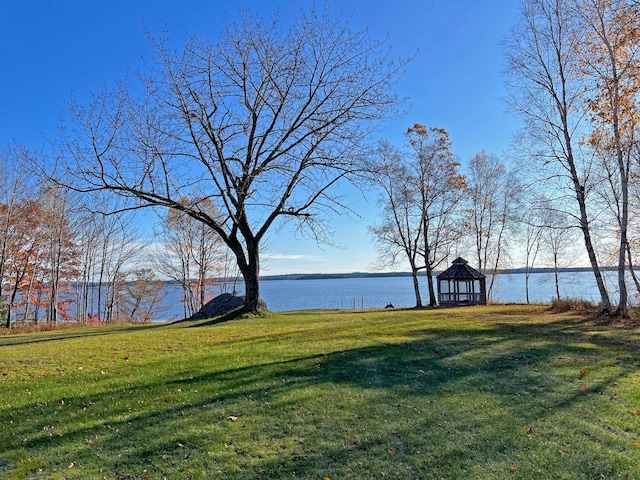 view of yard with a water view