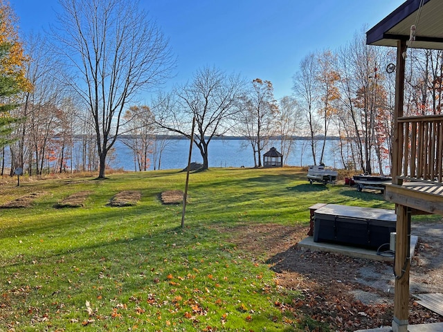 view of yard featuring a water view