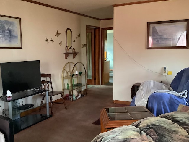 living room featuring carpet flooring and crown molding