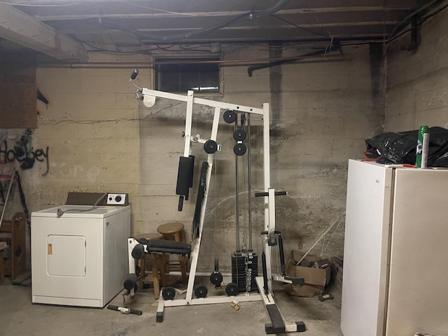 basement featuring washer / dryer