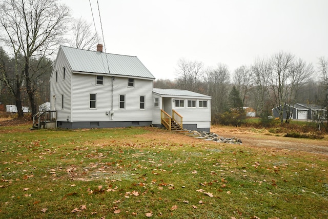 back of house featuring a yard