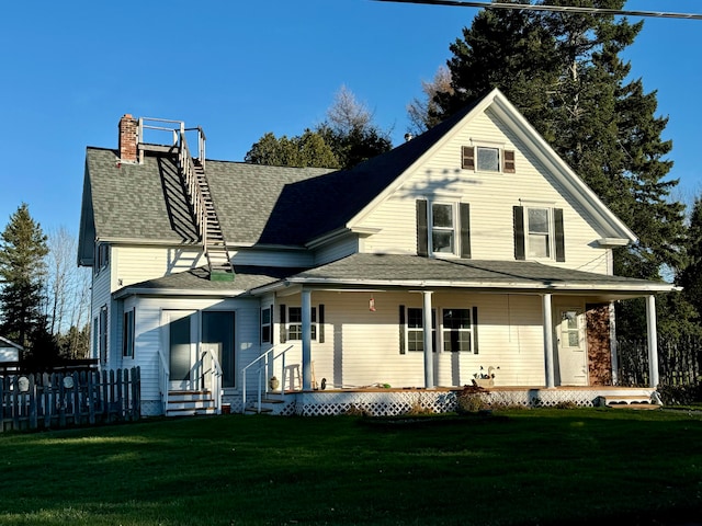 farmhouse-style home with a front lawn