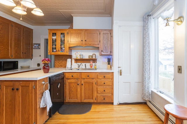 kitchen featuring crown molding, black appliances, sink, and light wood-type flooring