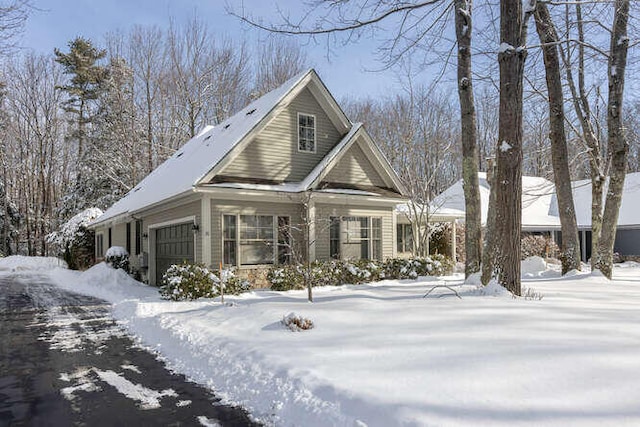 view of front facade featuring a garage