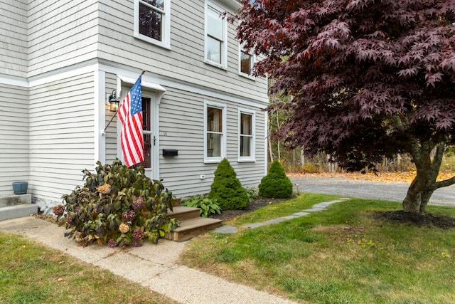 entrance to property featuring a yard