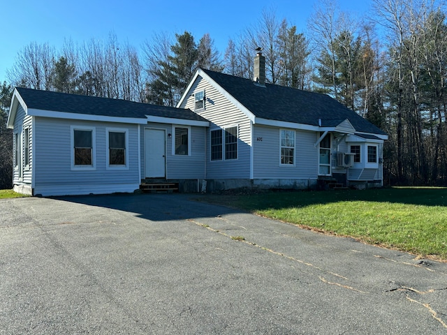 view of front of home featuring a front lawn