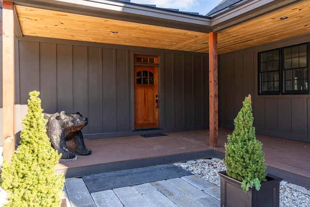 doorway to property featuring covered porch