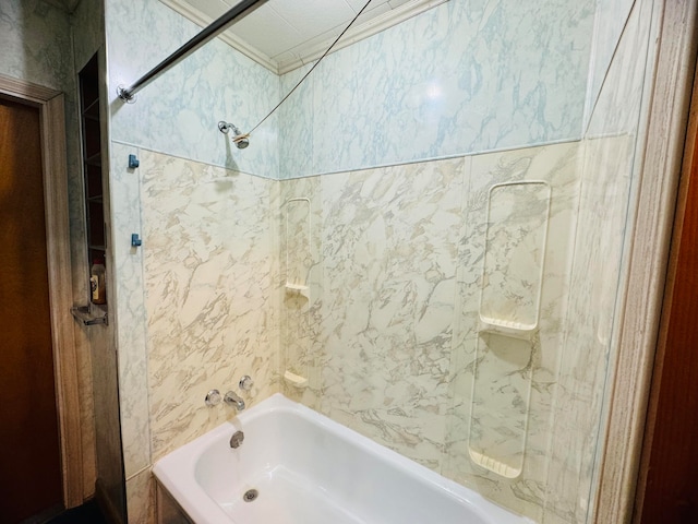 bathroom with tiled shower / bath