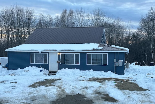 view of front of property