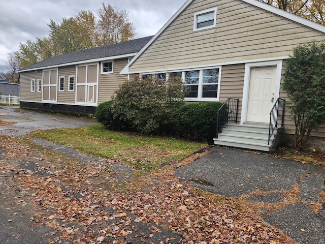 view of front of property