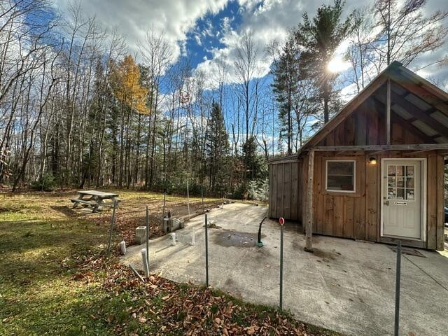 exterior space featuring an outbuilding