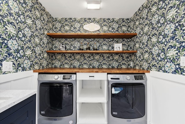 clothes washing area with washer / clothes dryer