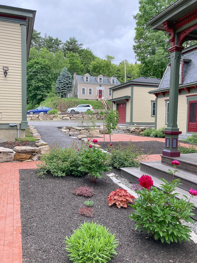 view of yard with a garage